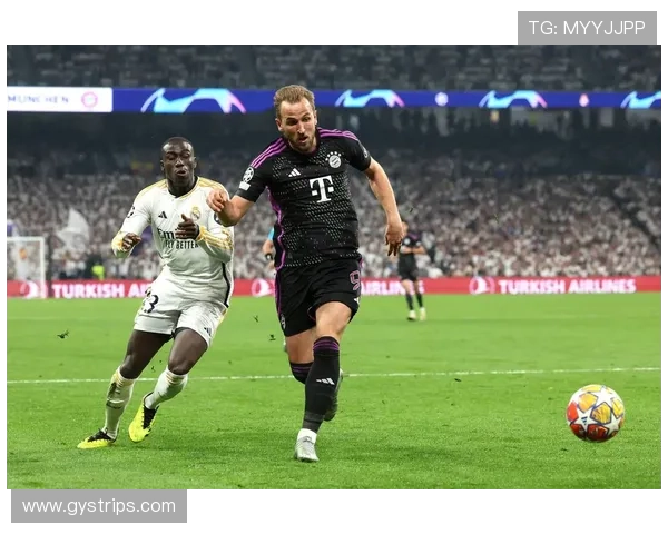 拜仁防线站位混乱回防脱节问题显现:对赛季关键战表现构成潜在考验 拜仁防线站位混乱回防脱节问题显现:对赛季关键战表现构成潜在考验